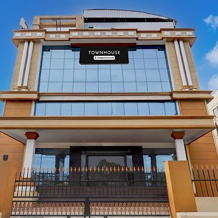 Super Townhouse Koyambedu Hotel Chennai Eksteriør billede