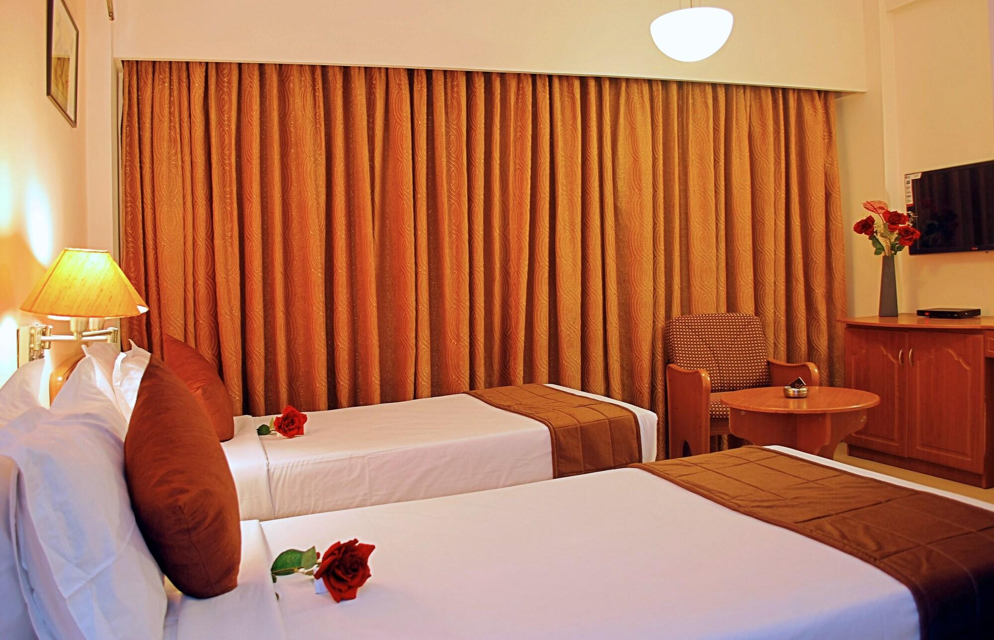 Super Townhouse Koyambedu Hotel Chennai Eksteriør billede