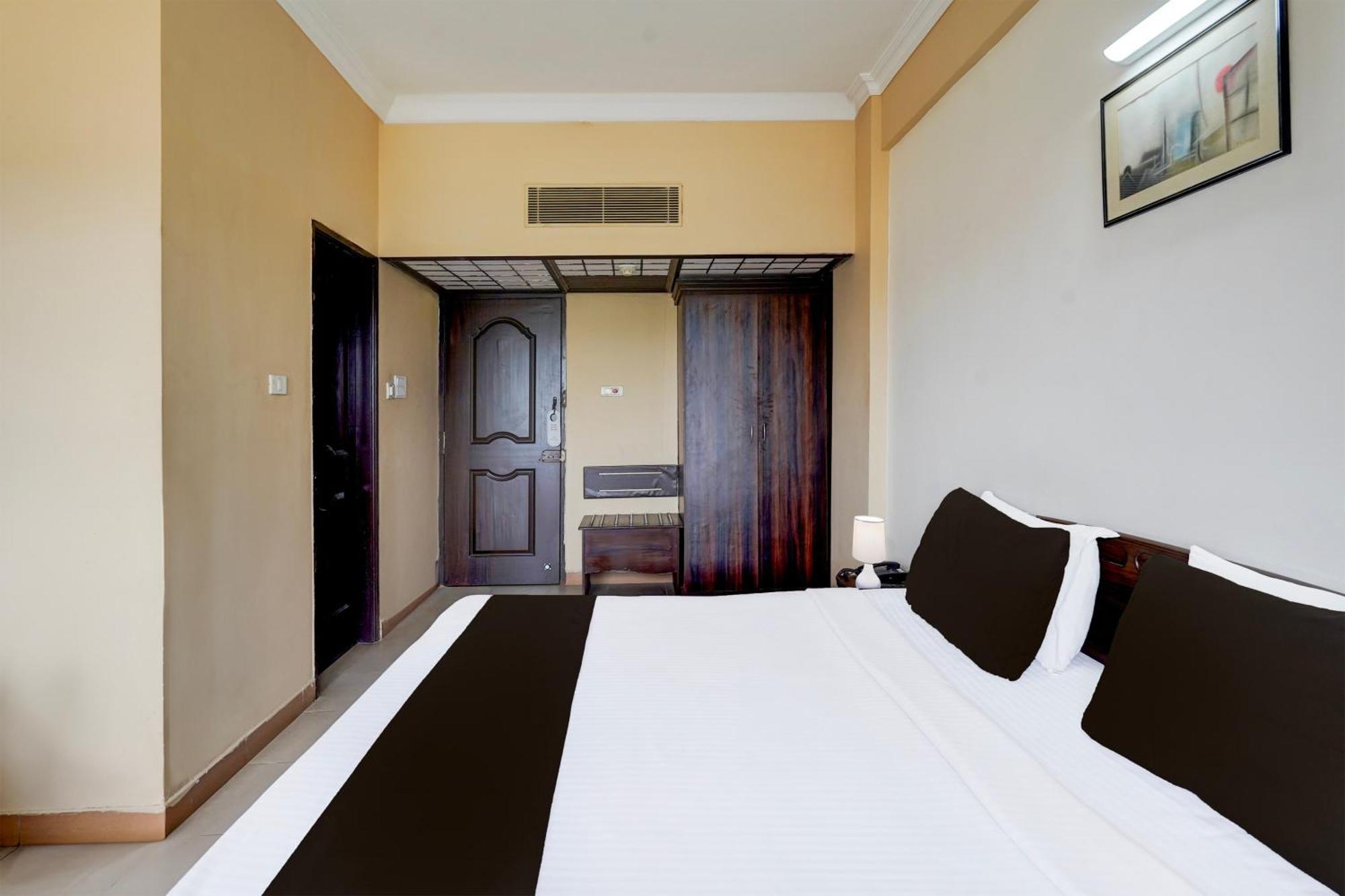 Super Townhouse Koyambedu Hotel Chennai Eksteriør billede