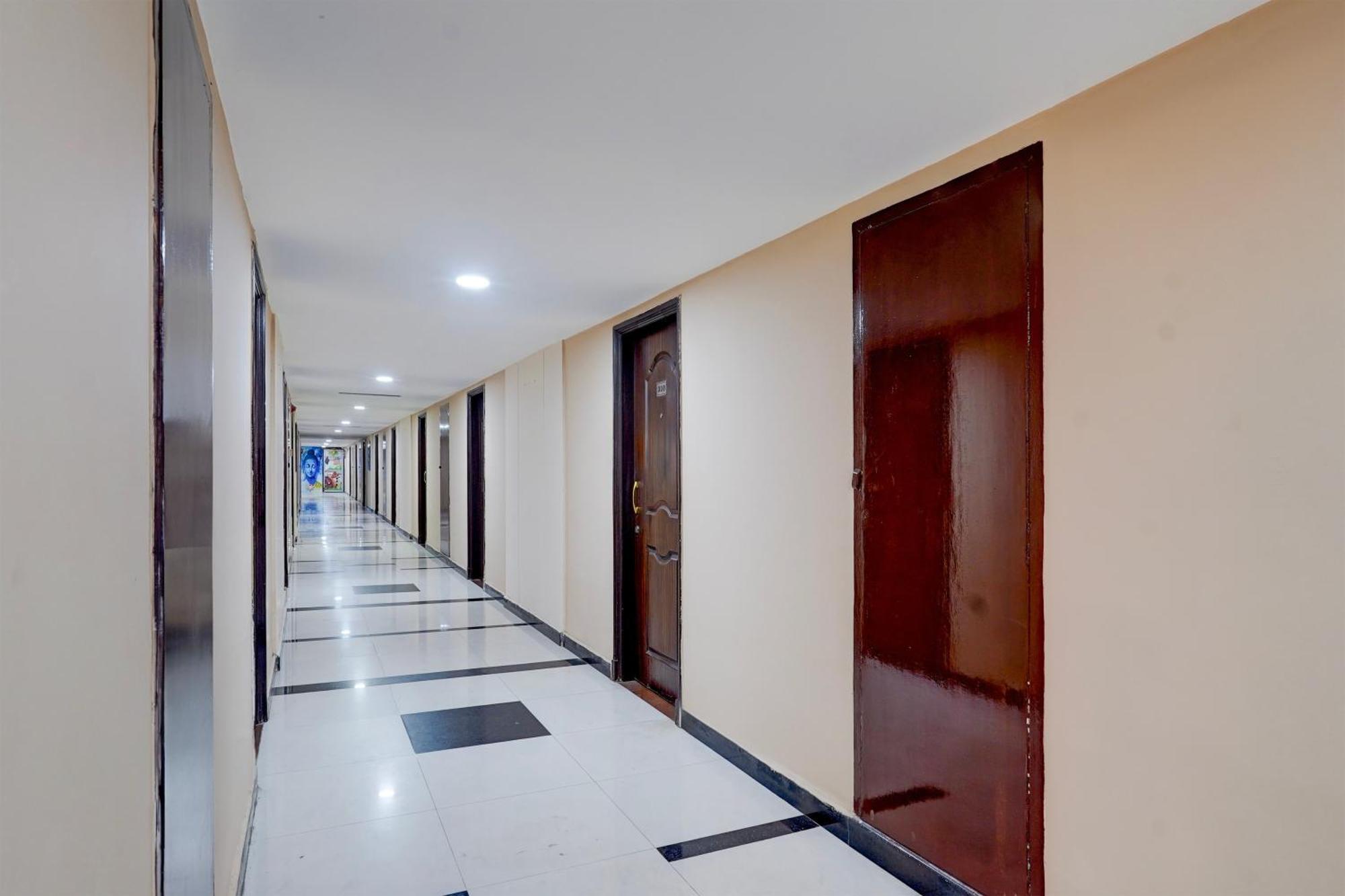 Super Townhouse Koyambedu Hotel Chennai Eksteriør billede