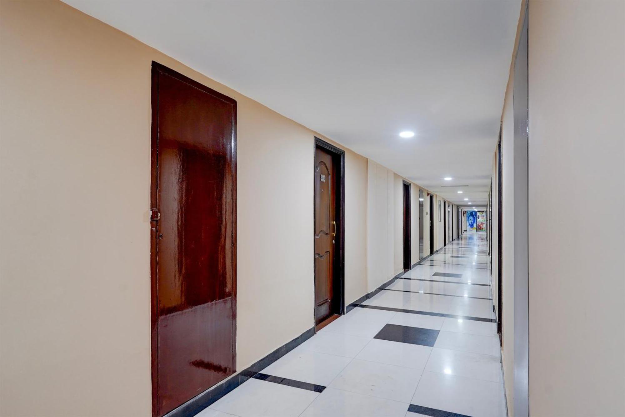 Super Townhouse Koyambedu Hotel Chennai Eksteriør billede