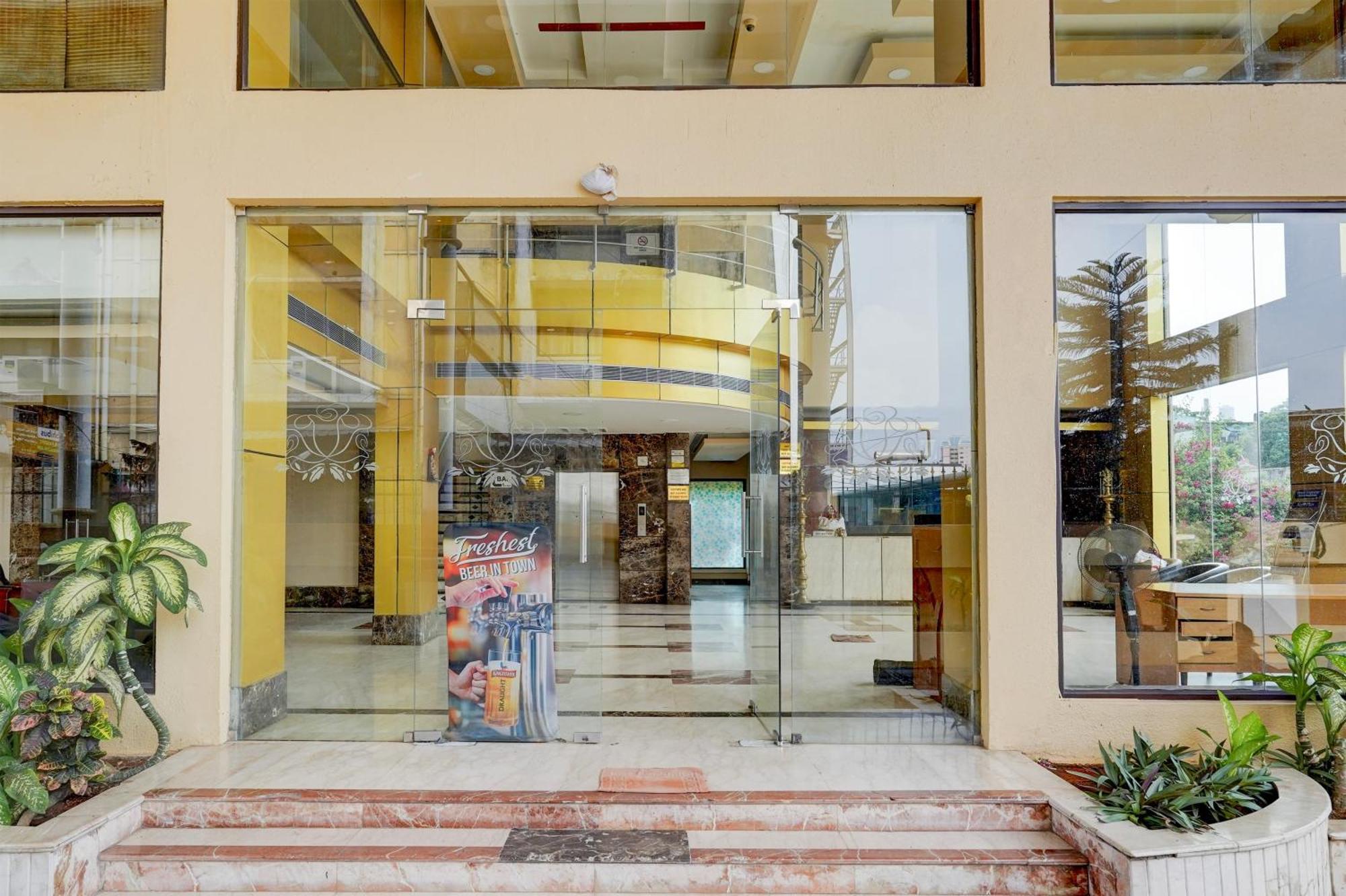 Super Townhouse Koyambedu Hotel Chennai Eksteriør billede