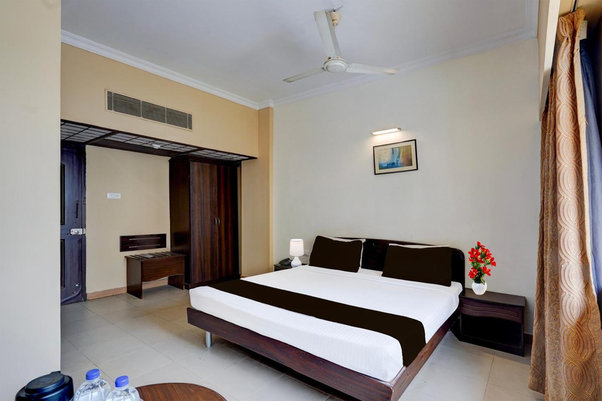 Super Townhouse Koyambedu Hotel Chennai Eksteriør billede