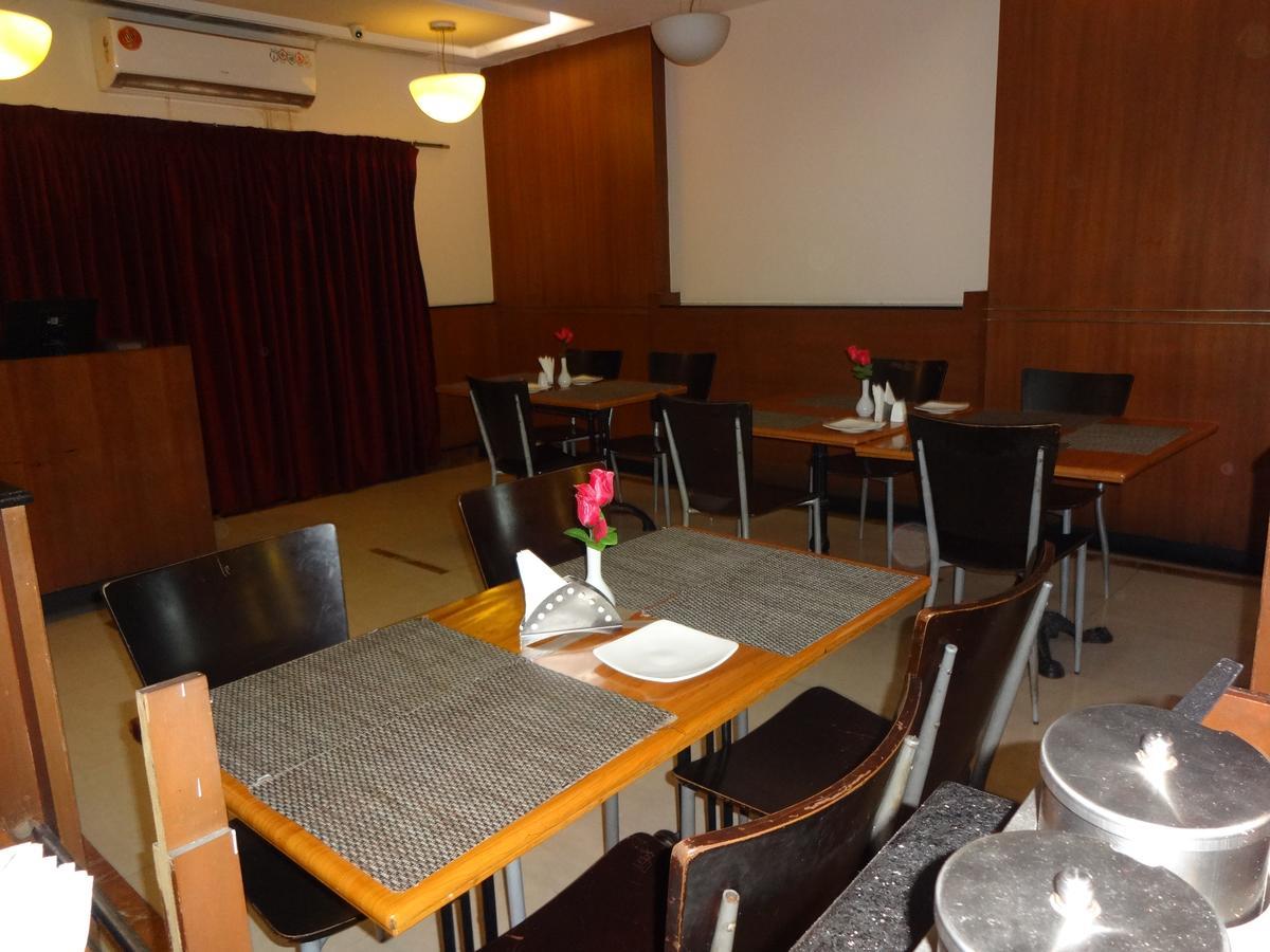 Super Townhouse Koyambedu Hotel Chennai Eksteriør billede