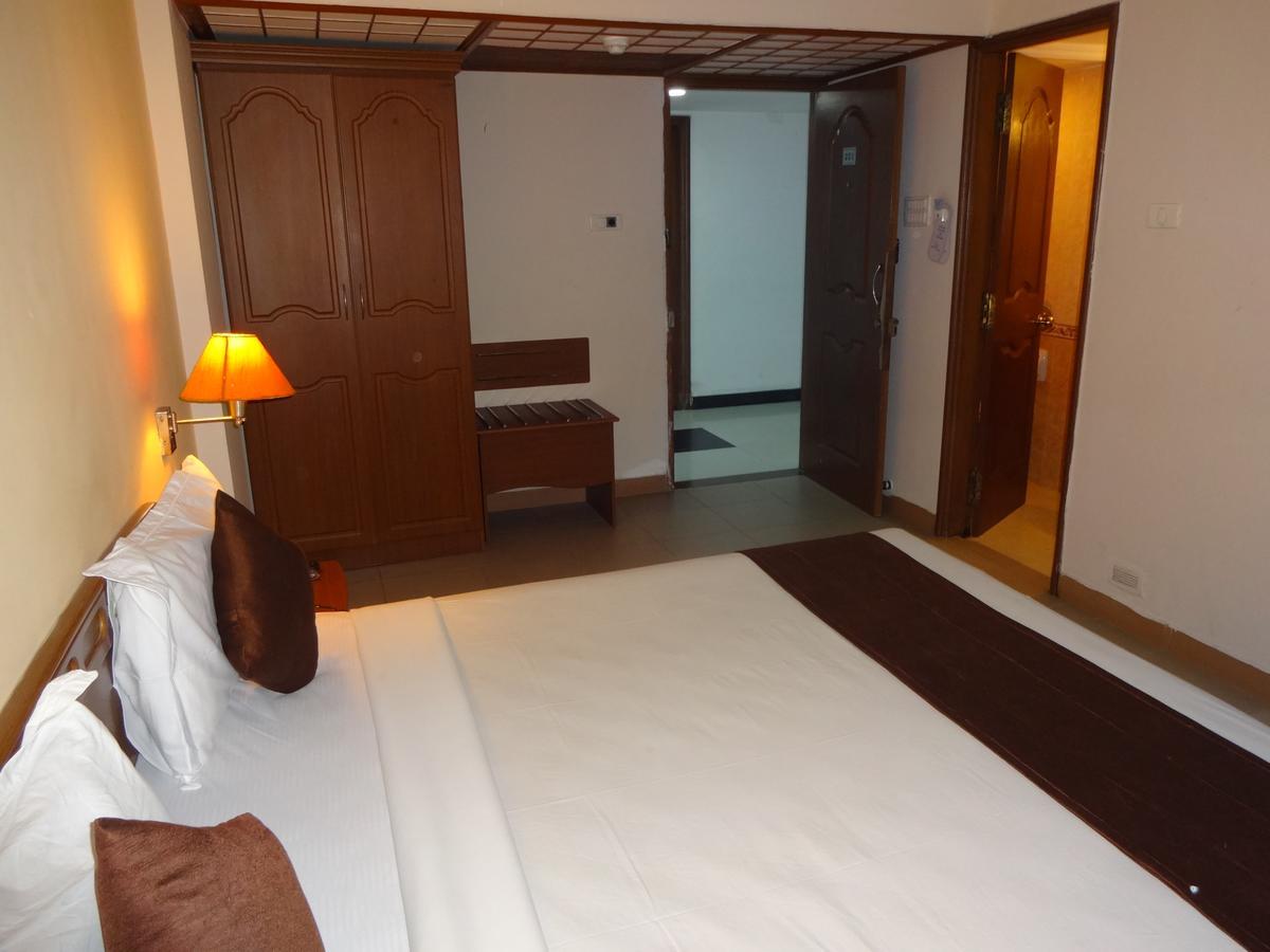 Super Townhouse Koyambedu Hotel Chennai Eksteriør billede