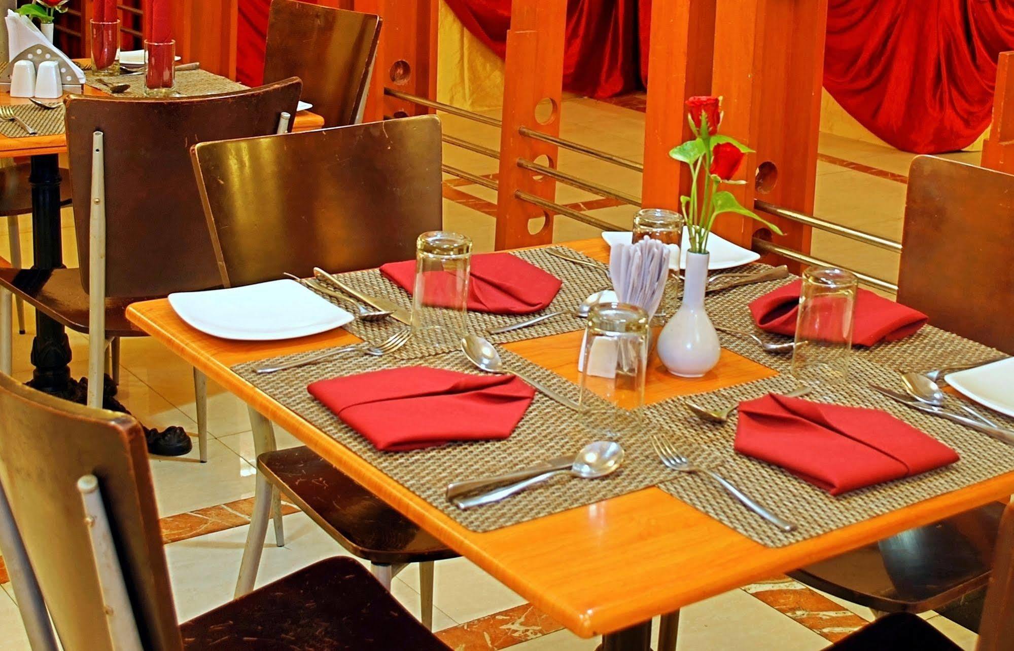 Super Townhouse Koyambedu Hotel Chennai Eksteriør billede