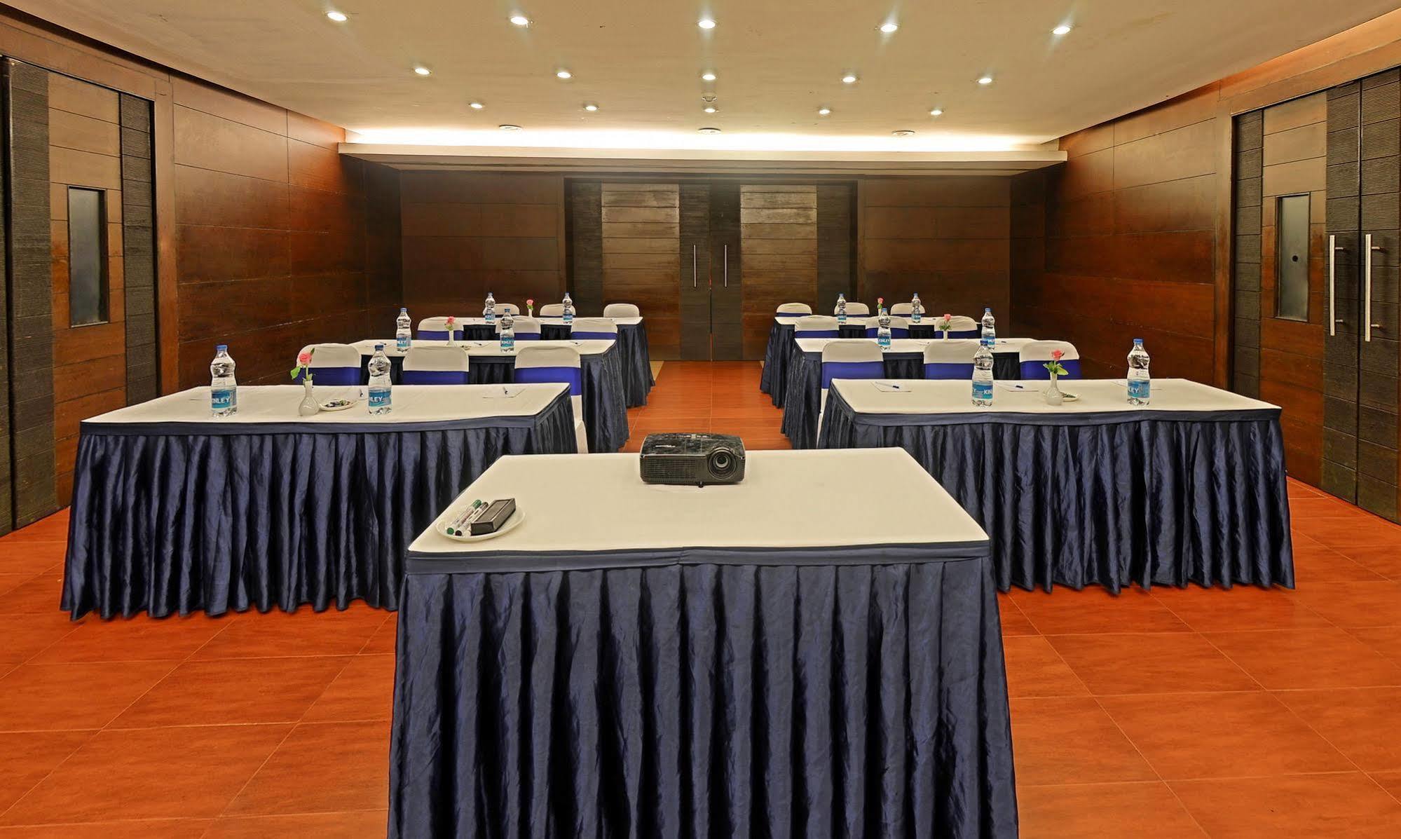 Super Townhouse Koyambedu Hotel Chennai Eksteriør billede