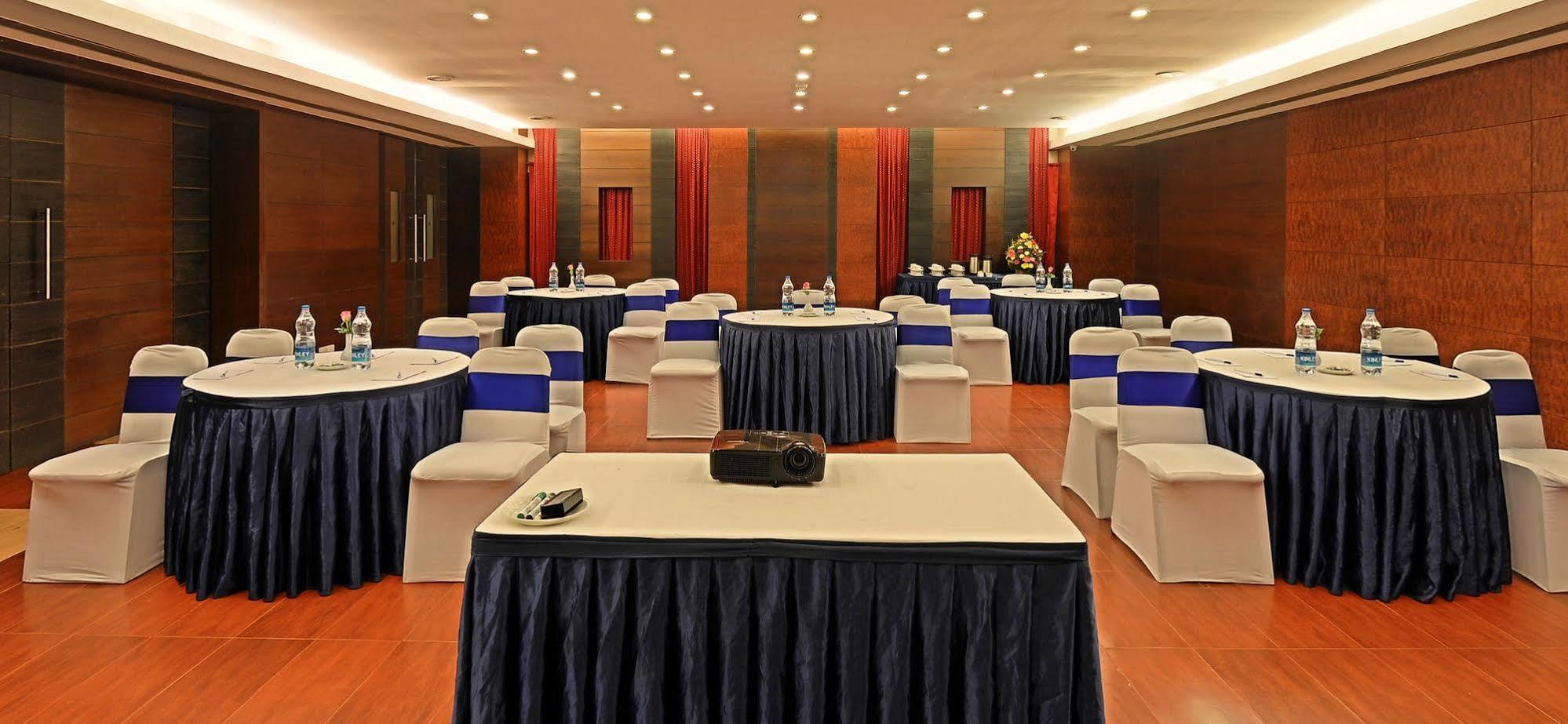 Super Townhouse Koyambedu Hotel Chennai Eksteriør billede